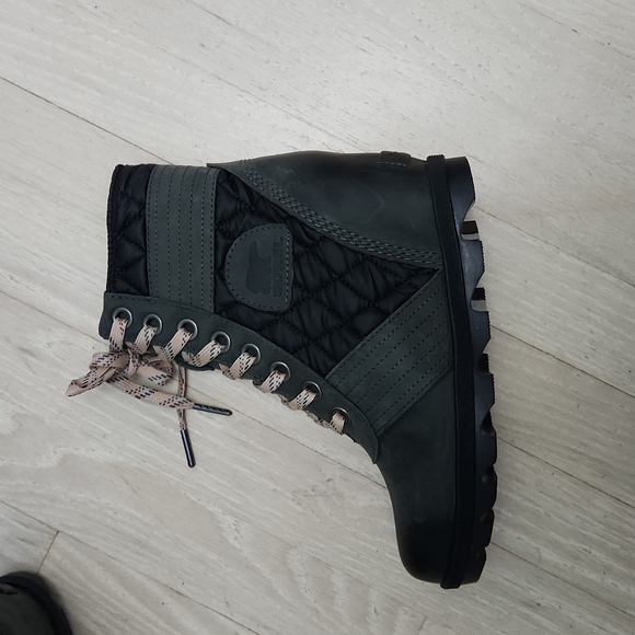 Sorel lexie wedge boots Size 7 - Picture 2 of 4